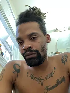 Snapshot of 1BeautyN1Beast chatting on December 14, 2024, 1:59 pm 1BeautyN1Beast online show from December 14, 2024, 1:59 pm