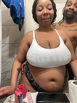 Snapshot of 1BeautyN1Beast chatting on January 13, 2025, 3:23 am 1BeautyN1Beast online show from January 13, 2025, 3:23 am