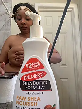 Snapshot of 1BeautyN1Beast chatting on January 13, 2025, 10:24 pm 1BeautyN1Beast online show from January 13, 2025, 10:24 pm