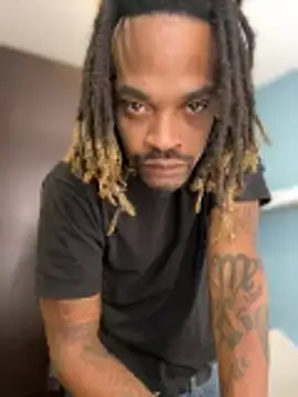 Snapshot of 1BeautyN1Beast chatting on October 24, 2025, 1:29 pm 1BeautyN1Beast online show from October 24, 2025, 1:29 pm