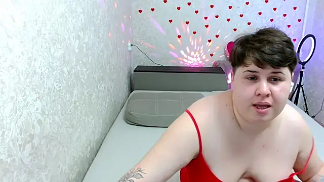 BeckyAndHellen online show from February 19, 2025, 1:50 pm