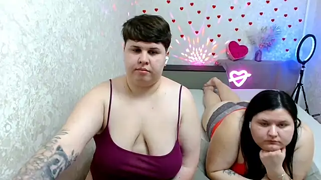 BeckyAndHellen online show from February 19, 2025, 9:03 pm