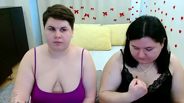 BeckyAndHellen online show from November 11, 2025, 1:00 pm