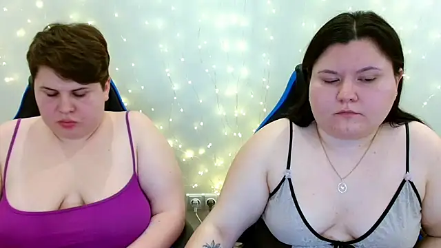BeckyAndHellen online show from February 1, 2026, 11:03 pm