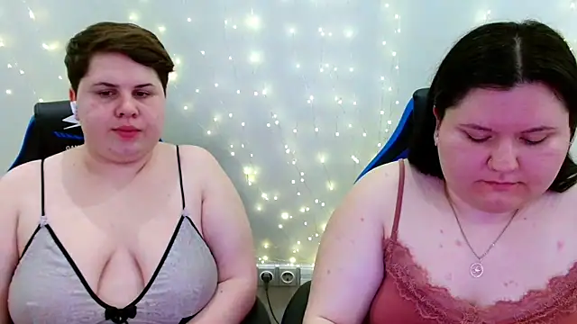 BeckyAndHellen online show from April 29, 2026, 7:53 pm