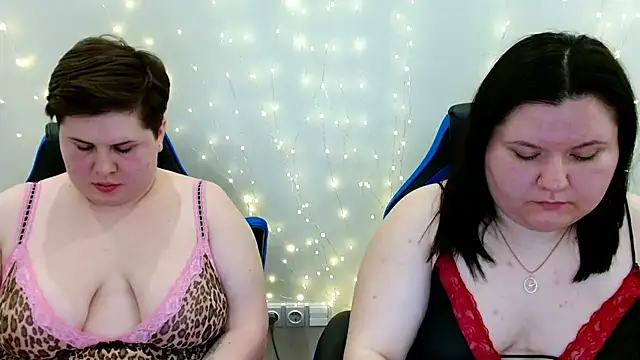 BeckyAndHellen online show from May 1, 2026, 9:08 pm