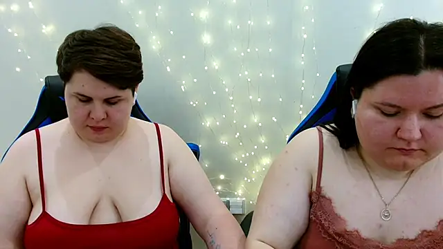 Snapshot of BeckyAndHellen chatting on June 2, 2026, 9:17 pm BeckyAndHellen online show from June 2, 2026, 9:17 pm