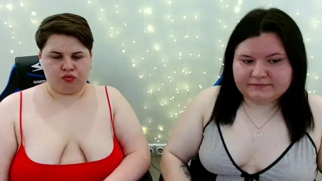 Snapshot of BeckyAndHellen chatting on June 14, 2026, 10:06 am BeckyAndHellen online show from June 14, 2026, 10:06 am