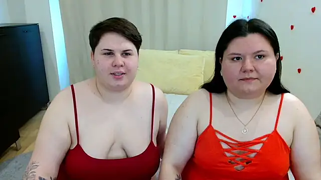 Snapshot of BeckyAndHellen chatting on June 16, 2026, 11:02 am BeckyAndHellen online show from June 16, 2026, 11:02 am