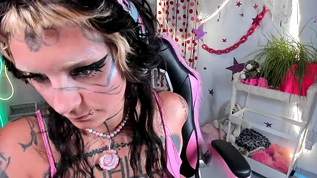 lady sontse  online show from May 10, 2026, 7:19 pm