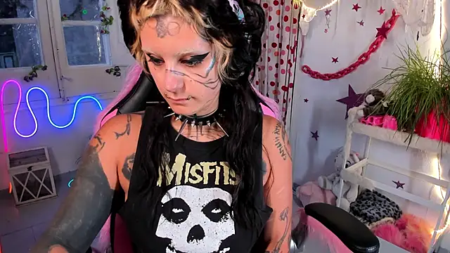 lady sontse  online show from May 13, 2026, 7:00 pm