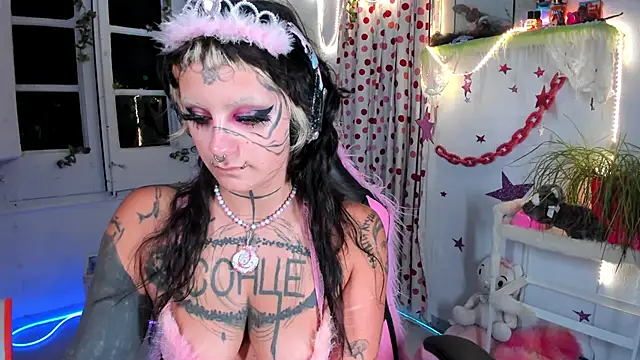 lady sontse  online show from June 19, 2026, 8:23 pm