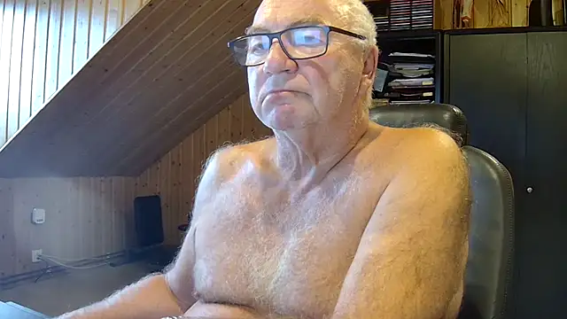 Snapshot of biggandybig chatting on September 17, 2025, 3:24 pm biggandybig online show from September 17, 2025, 3:24 pm