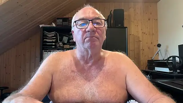 Snapshot of biggandybig chatting on September 25, 2025, 1:59 pm biggandybig online show from September 25, 2025, 1:59 pm