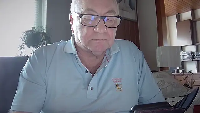 Snapshot of biggandybig chatting on November 17, 2025, 1:28 pm biggandybig online show from November 17, 2025, 1:28 pm