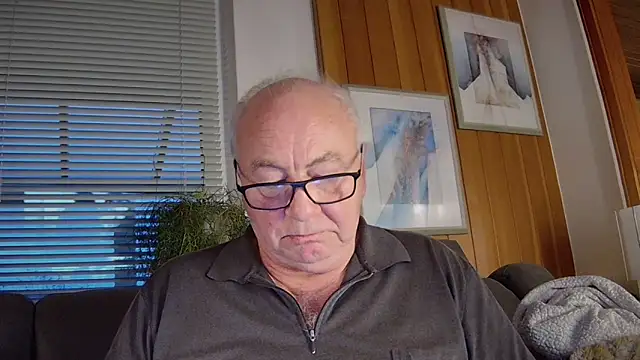 Snapshot of biggandybig chatting on November 24, 2025, 3:34 pm biggandybig online show from November 24, 2025, 3:34 pm