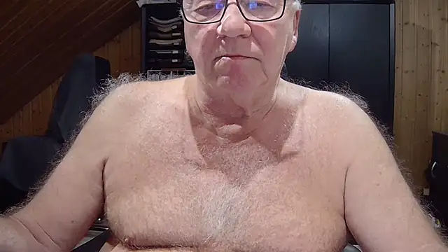 Snapshot of biggandybig chatting on November 26, 2025, 10:44 pm biggandybig online show from November 26, 2025, 10:44 pm