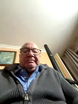 Snapshot of biggandybig chatting on December 1, 2025, 6:02 pm biggandybig online show from December 1, 2025, 6:02 pm