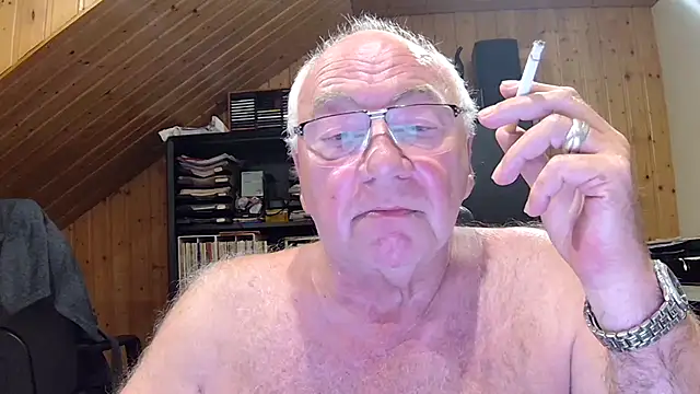 Snapshot of biggandybig chatting on May 4, 2026, 10:17 pm biggandybig online show from May 4, 2026, 10:17 pm