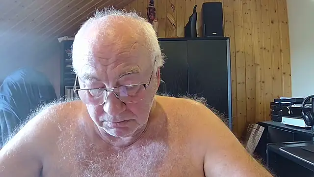 Snapshot of biggandybig chatting on May 9, 2026, 1:27 pm biggandybig online show from May 9, 2026, 1:27 pm
