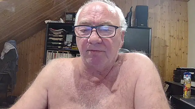 Snapshot of biggandybig chatting on May 16, 2026, 11:25 pm biggandybig online show from May 16, 2026, 11:25 pm
