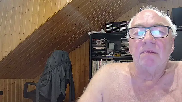 Snapshot of biggandybig chatting on May 17, 2026, 8:38 pm biggandybig online show from May 17, 2026, 8:38 pm