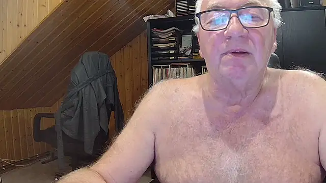 Snapshot of biggandybig chatting on May 18, 2026, 10:37 pm biggandybig online show from May 18, 2026, 10:37 pm