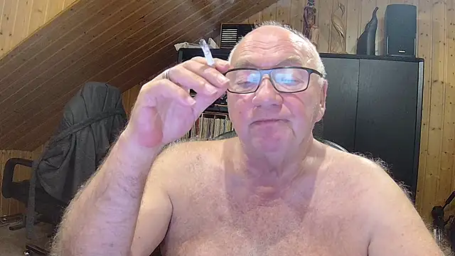 Snapshot of biggandybig chatting on May 28, 2026, 12:52 am biggandybig online show from May 28, 2026, 12:52 am