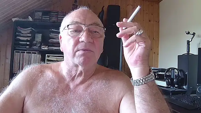Snapshot of biggandybig chatting on June 1, 2026, 9:49 pm biggandybig online show from June 1, 2026, 9:49 pm