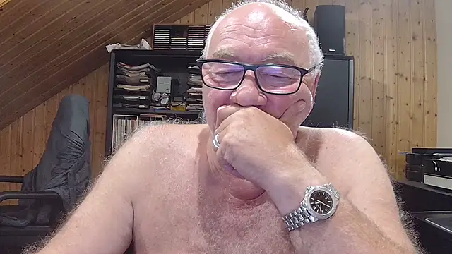 Snapshot of biggandybig chatting on June 10, 2026, 10:52 pm biggandybig online show from June 10, 2026, 10:52 pm