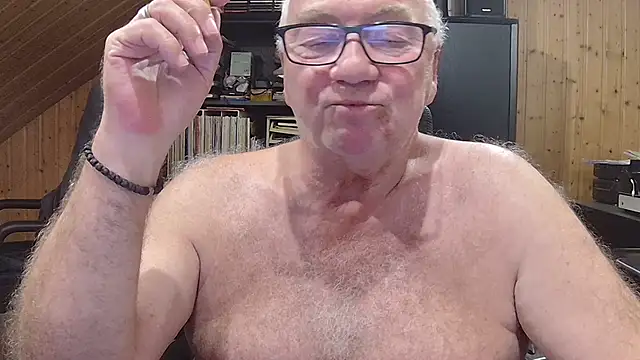 Snapshot of biggandybig chatting on June 12, 2026, 11:03 pm biggandybig online show from June 12, 2026, 11:03 pm