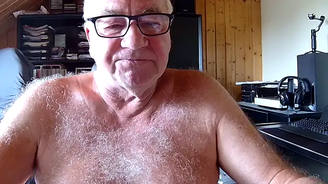 Snapshot of biggandybig chatting on July 1, 2026, 10:28 am biggandybig online show from July 1, 2026, 10:28 am