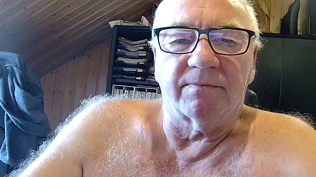 Snapshot of biggandybig chatting on July 6, 2026, 8:11 am biggandybig online show from July 6, 2026, 8:11 am