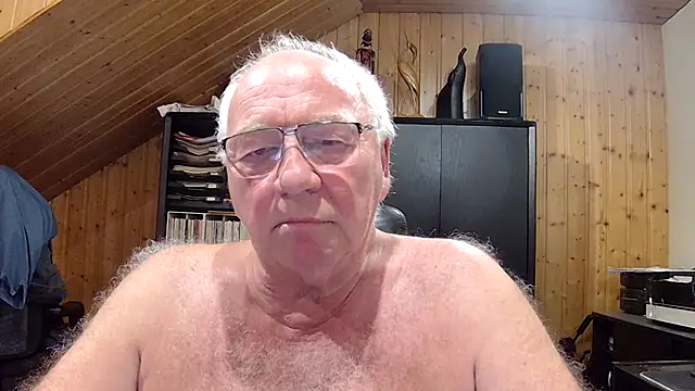 Snapshot of biggandybig chatting on July 7, 2026, 10:03 pm biggandybig online show from July 7, 2026, 10:03 pm