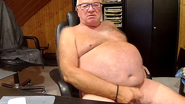 Snapshot of biggandybig chatting on July 23, 2026, 11:46 pm biggandybig online show from July 23, 2026, 11:46 pm