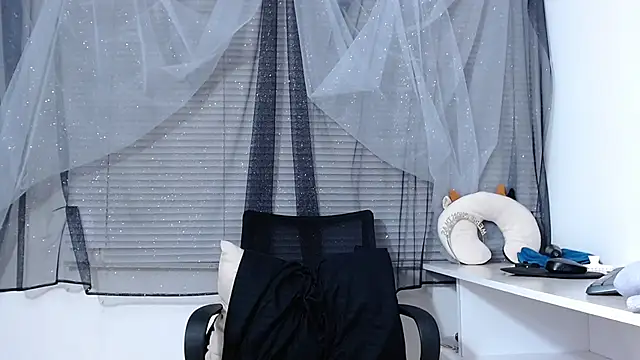 Snapshot of Abril_Bianchi chatting on December 29, 2024, 7:53 pm Abril Bianchi online show from December 29, 2024, 7:53 pm