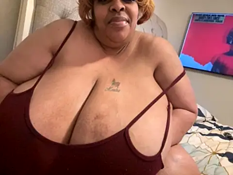 Snapshot of Missredboneo12 chatting on November 15, 2025, 5:27 am Missredboneo12 online show from November 15, 2025, 5:27 am