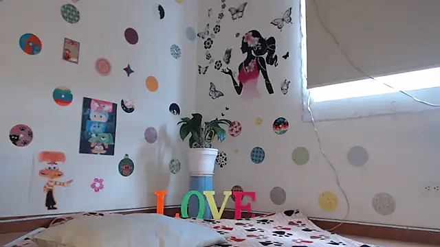 Yaumiko online show from January 28, 2025, 7:32 pm