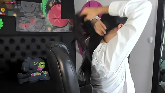 LOISE-XX online show from September 9, 2025, 2:05 pm