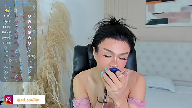 LOISE-XX online show from September 18, 2025, 5:09 am