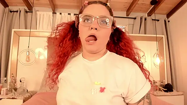 Twwiiggy online show from February 5, 2025, 8:04 pm