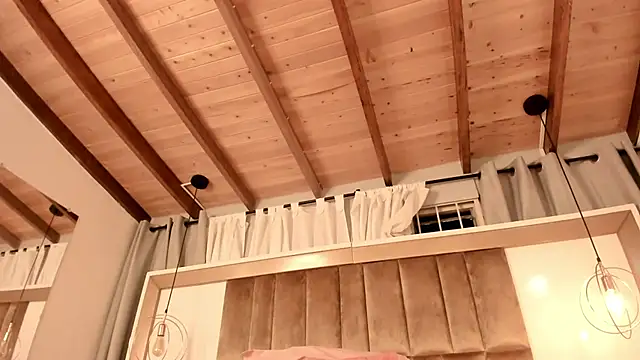 Twwiiggy online show from February 27, 2025, 2:32 am