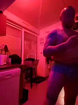 RomWoolf online show from April 3, 2026, 11:47 pm