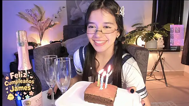 Naughtylittlegirl  online show from September 30, 2025, 10:26 pm