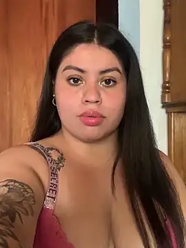 NenaRicaok online show from December 17, 2024, 4:11 pm