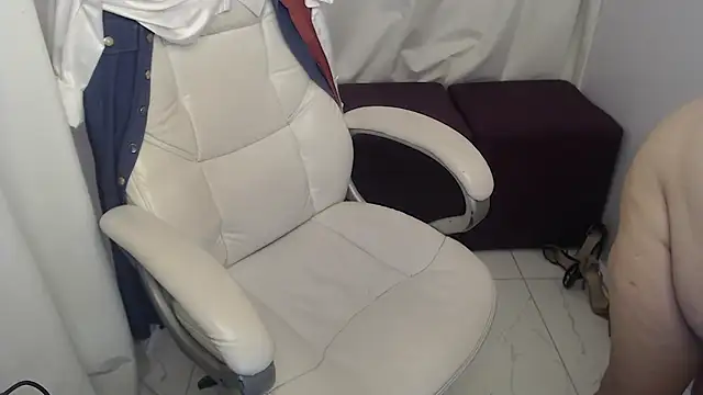 paiper halliwey online show from December 18, 2024, 8:47 pm