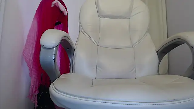 paiper halliwey online show from January 28, 2025, 6:39 pm