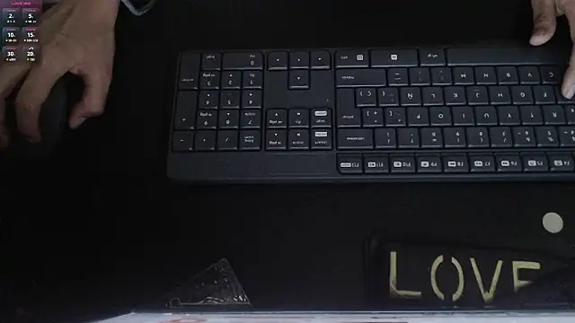 paiper halliwey online show from February 8, 2025, 10:51 pm