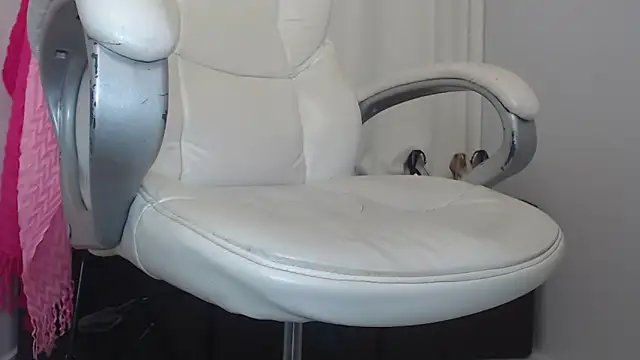 paiper halliwey online show from March 13, 2025, 5:28 pm