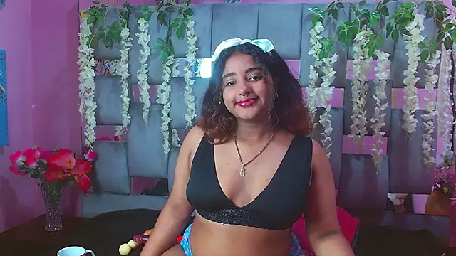 Snapshot of Sofia_Hernandez_ chatting on December 7, 2024, 12:35 pm Sofia Hernandez online show from December 7, 2024, 12:35 pm